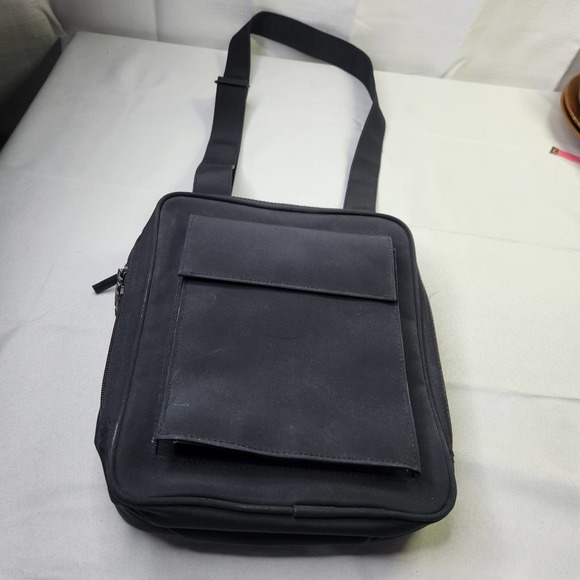 L.L. Bean Traveller Adjustable Strap Crossbody Travel Bag Organizer Black